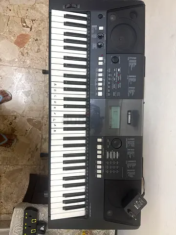 Yamaha PSR E423 keyboard with power adapter - used rarely , fully working condition