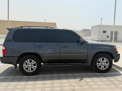 2005 Lexus LX-SERIES photo 2