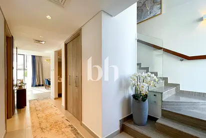Ready to Move | Freehold | Flexible for Investors