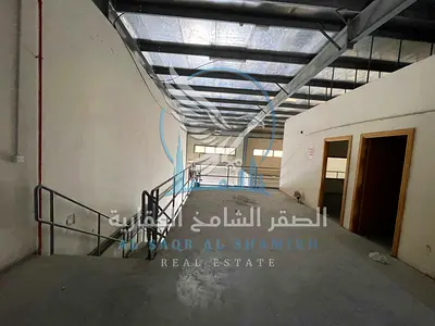 مستودع للإيجار في الصناعية 13 شارع داخلي كهرباء 24KW مساحة 4800 قدم 3000 أرضي و1800 ميزان مكاتب موقع متميز تسهيلات في السداد