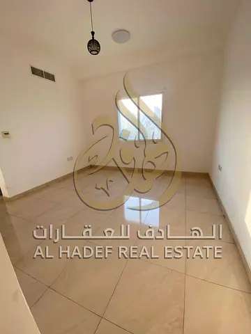 شقة غرفة وصالة للإيجار السنوي في الياسمين بعجمان – بناية جديدة، أول ساكن، حمامان، بلكونة، على شارع الشيخ محمد بن زايد