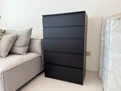 Black 5-Drawer Chest / Dresser - Normal Condition