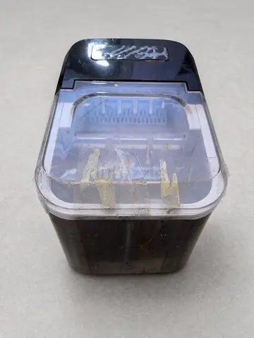 New Countertop Ice Maker - Unboxed