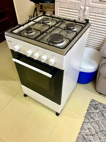 Used freestanding 4-burner gas stove with oven - good working condition