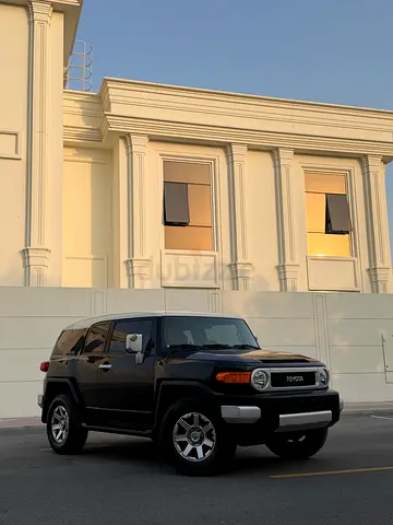 TOYOTA FJ GXR ADVENTURE GCC 4.0L V6 ORIGINAL PAINT SINGLE OWNER