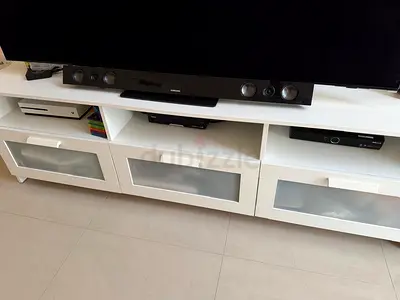 Tv bench