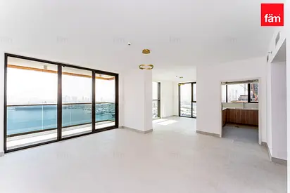 High Floor / Fantastic Sea Views / Vacant