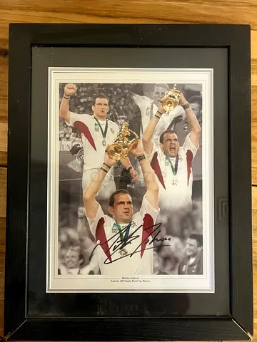 Signed Martin Johnson photograph