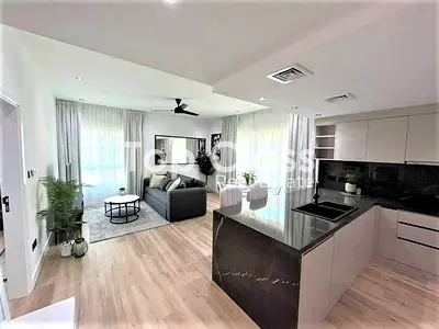 Upgraded | Fully furnished | Corner unit