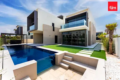 4BR Villa | Near to Park | Private Pool | Ready