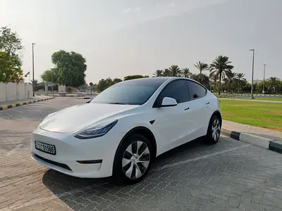 Tesla Model Y Long Range 2023 - American Specs - Excellent Condition