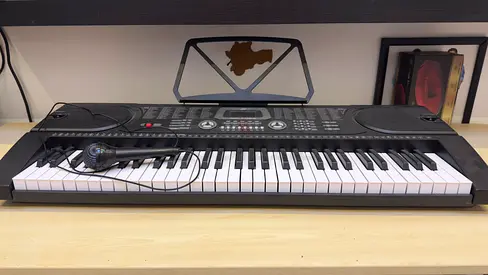 Casio 61-Key Electronic Keyboard with Mic - Good Working Condition