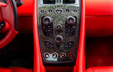 2017 Aston Martin VANQUISH — миниатюра 11