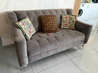 Classy 3-Seater Velvet Sofa with Tufted Back and Clear Legs