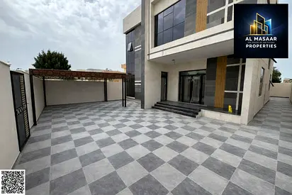 Two floors, a roof, and an external annex. Freehold ownership. Price includes air conditioning and is negotiable.