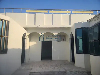 للبيع | فيلا في القادسية زاويه علي ثلاث شوارع علي الطريق الرئيسي
