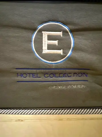 Englander hotel collection Mattress in Good Condition with Fitted Protector