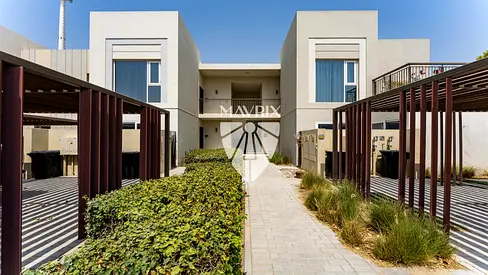 Spacious |Central Location | Middle Unit |Tenanted