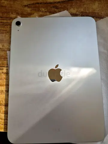 Apple iPad A16 256 GB(silver) - good condition, rear camera visible