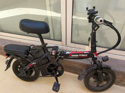 Foldable electric bicycle / mini e-bike with seat - good condition