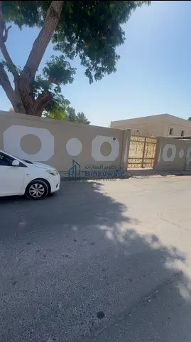 فيلا مميزه بموقه استراتيجي بجوار الحديقة