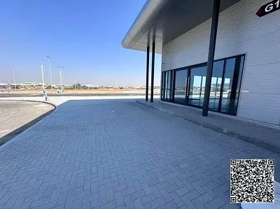 صالة عرض للايجار / 32 موقف سيارات / مناسبة لصالة عرض/موقع استراتيجي و مميز /سعر مغري