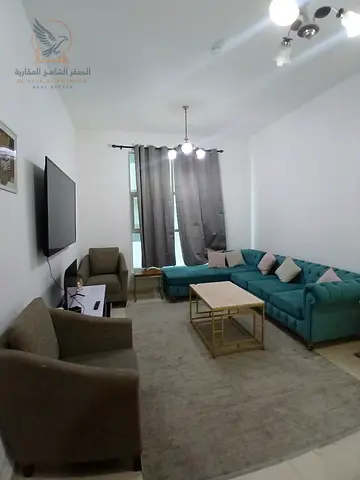 شقة مفروشة غرفة وصالة في سيتي تاور، شارع خليفة، قرب سفير مول ومقابل جراند مول، فرش مرتب، شامل الفواتير والإنترنت.