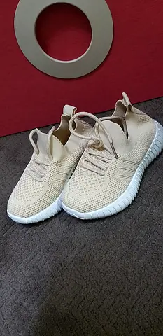 Beige knitted slip-on sneakers, lightly used