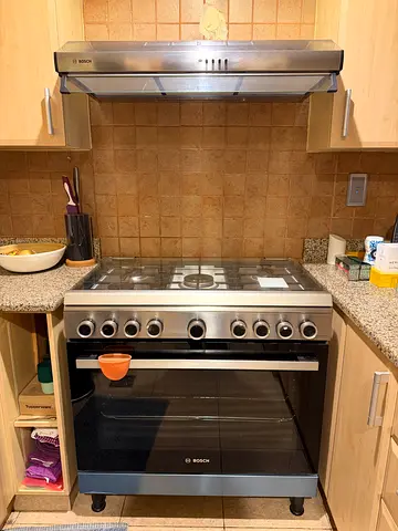 Bosch Gas Cooker as new (with sticket) + Bosch Hood