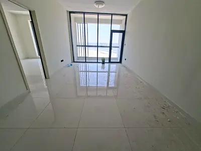 Lxury and band new apartment with balcony 2 washroom parking in school area