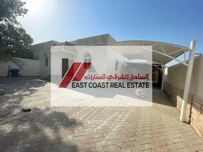 للايجار فيلا في الفجيرة منطقة الفصيل