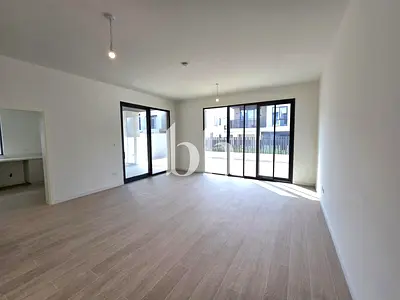 End Row | Pet-Friendly | Unfurnished | Big plot