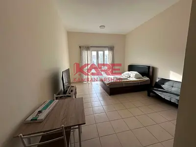 Spacious Studio Close To Metro And Markets