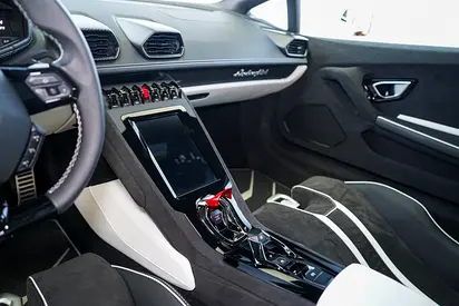 صورة 13 لـ 2023 Lamborghini HURACAN