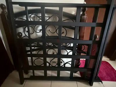 Wooden legs and Metal Frame Single BED FRAME- Good Condition