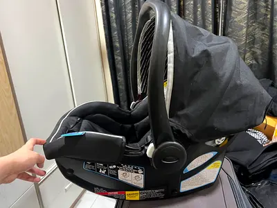 Infant rear-facing car seat with base and head cushion