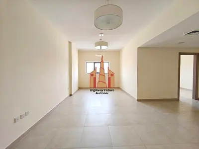 LAVISH APARTMENT ON PRIME LOCATION WITH PARKING// MASTER ROOM
