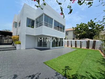 Fully bright| Private Garden| Close to beach
