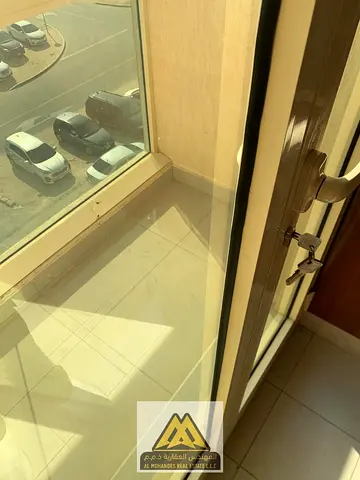 A spacious one-bedroom apartment with a balcony in Al-Jarf 2 area, near Delta Center and Al-Aqsa School, close to all services and main roads.