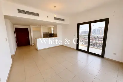 Boulevard View l Vacant l Corner Apartment