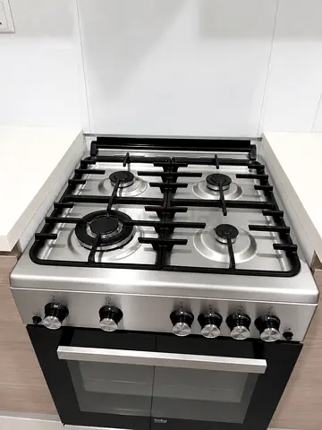 Beko 60x60cm Free Standing Gas Cooker with 4 Burners and 64L Oven (Stainless)