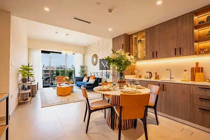 FULLY FURNISHED | MODERN | UPGRADED | TOP FLOOR