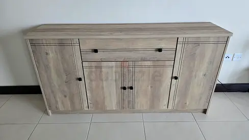 Sideboard 160cm x 40cm x 83cm.