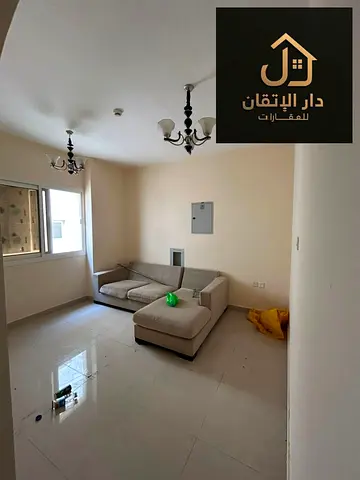فرصة ذهبية للإيجار غرفه وصاله عزاب منطقه البوطينة موقع حيوي وقريب من جميع الخدمات