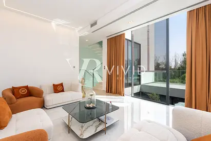 5-Bed Modern Villa | Large Plot | Corner