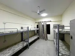 LADIES BED SPACE AVAIALBLE IN KARAMA PRIME LOCATION