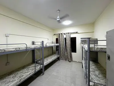 LADIES BED SPACE AVAIALBLE IN KARAMA PRIME LOCATION