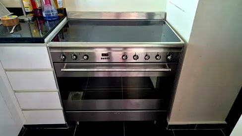 Free standing electric cooker SMEG with ceramic hob and oven