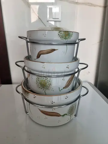 Set of 4 Ceramic Serving Bowls with Metal Stand