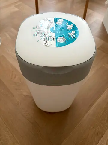Tommee Tippee Twist and Click Advanced Nappy Bin